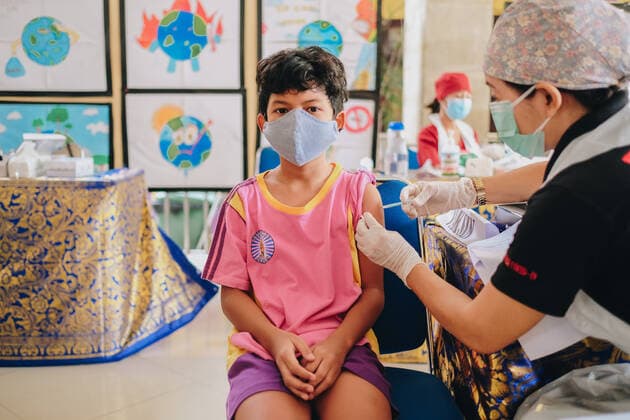 Coronavirus in Indonesien, Impfungen für Kinder 6-11 Jahren in Jimbaran, Bali