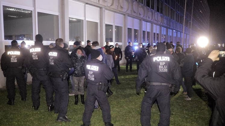 Coronavirus in Sachsen, Polizeieinsatz während Querdenker-Demo in Dresden