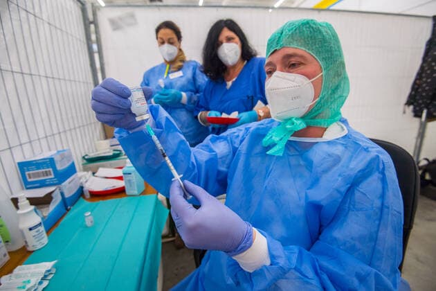Coronavirus in Sachsen, Eröffnung des DRK-Impfzentrums in Aue