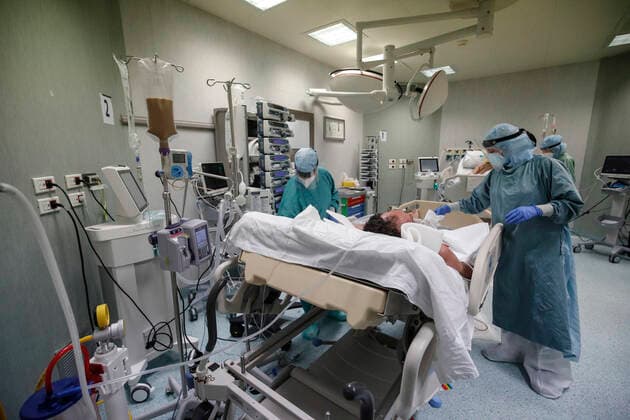 Coronavirus in Italien, Arbeit auf der Covid-Intensivstation der Tor Vergata Poliklinik in Rom