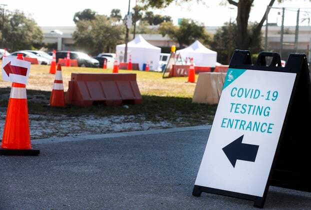 Coronavirus in den USA, Teststelle am Stadion in St. Petersburg, Florida