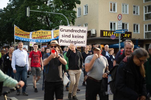 Coronavirus in Bayern, Protest gegen Corona-Maßnahmen in München