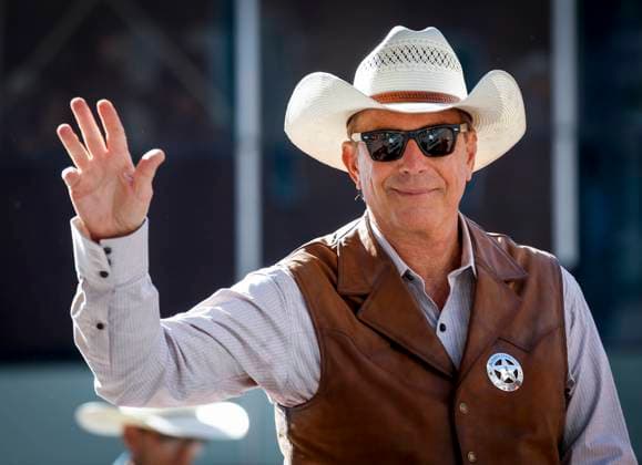 Dating-Gerüchte um Kevin Costner und Country-Sängerin Jewel, Archivbilder