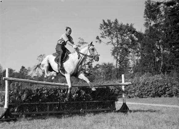 IMAGO Willem van de Poll Archiv, Royals, Prinz Bernhard auf dem Pferd