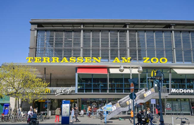 Berlin, Deutsche Bahn führt Alkoholverbot am Zoologischen Garten und Ostbahnhof ein - Archivbilder