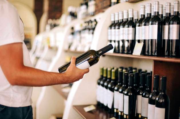Wein- und Sektflaschen erhalten künftig Nährwert- und Zutatenkennzeichnungen, Archivbilder