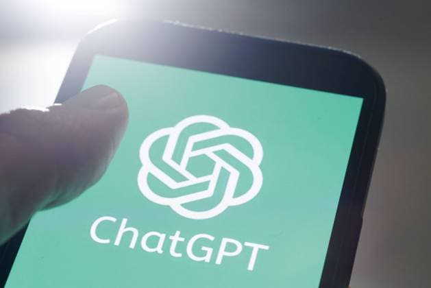 EU-Parlament will ChatGPT schärfer regulieren, Symbol- und Archivbilder