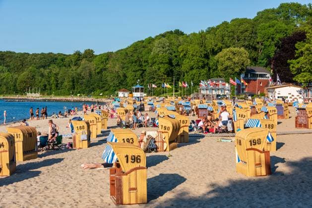 Phosphor-Fund am Ostsee-Strand Heikendorf, Archivbilder