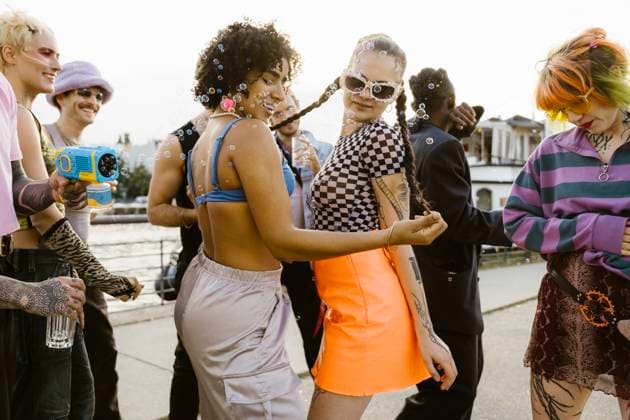 IMAGO Creative, Sommer, Tanzen in der Stadt