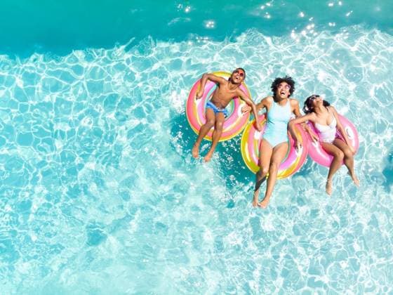 IMAGO Creative, Sommer, Cool am Pool