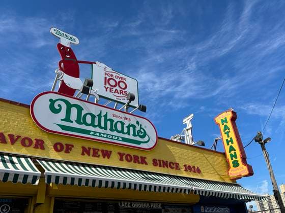 Hotdog-Marke Nathan s für 450 Millionen Dollar verkauft, Archivbilder