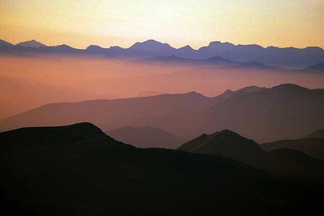 Kalendermotive: Von Nebel umschleierte Landschaften