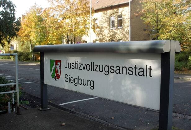 Verdacht auf geplanten Gefangenenaufstand führt zu Polizei-Großeinsatz in der JVA Siegburg, Archivbilder