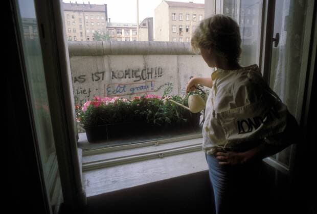 IMAGO History, 35 Jahre Mauerfall, Leben an der Berliner Mauer