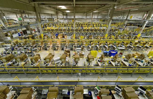 Coronavirus, Frankreich schränkt Paketversand und Lagerarbeit bei Amazon ein