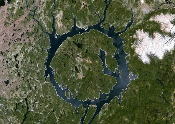 Kalendermotive: Satellitenbilder von Einschlagkratern