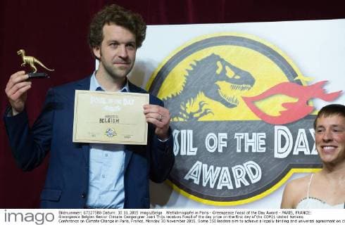Weltklimagipfel in Paris - Greenpeace Fossil of the Day Award