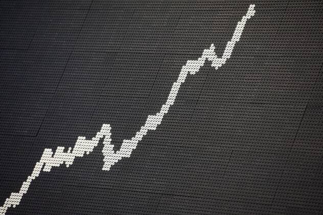 Dax steigt erstmals über 17.000 Punkte, Archivbilder