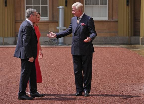 Royals, Haushaltsberater Sir Clive Alderton verabschiedet sich von König Charles, Archivbilder