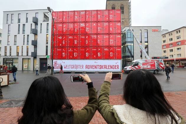 13 Meter hoher Adventskalender in Dortmund