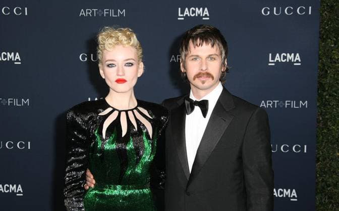 Julia Garner und Mark Foster sollen sich getrennt haben, Archivbilder