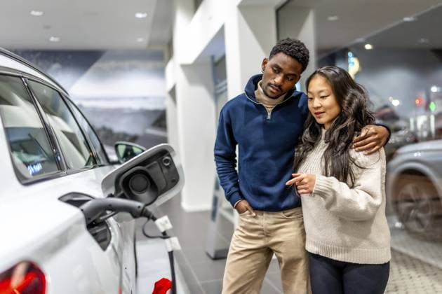 IMAGO Creative, Lifestyle, Neuanschaffung E-Auto