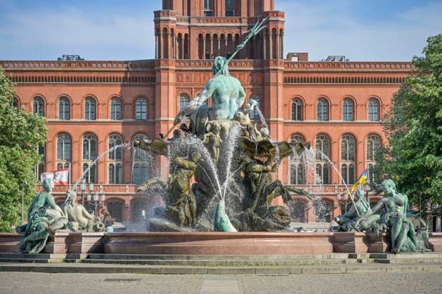Berlin, Neptunbrunnen wird bis Ende 2026 umfassend saniert - Archivbilder