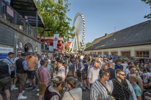 Bayern, Erlangen verbietet auf Volksfest Bergkirchweih mehrere Lieder wegen Menschenfeindlichkeit