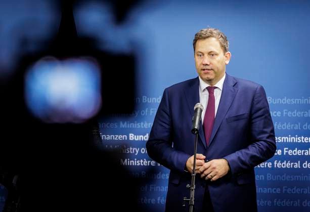 Lars Klingbeil lädt Wirtschaft und Gewerkschaften zum Krisengipfel, Archivbilder