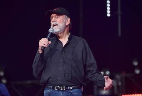 USA, Sänger Ray Stevens hat sich das Genick gebrochen, Archivbilder