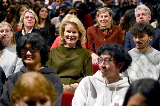 Königin Mathilde von Belgien besucht Theateraufführung in Brüssel
