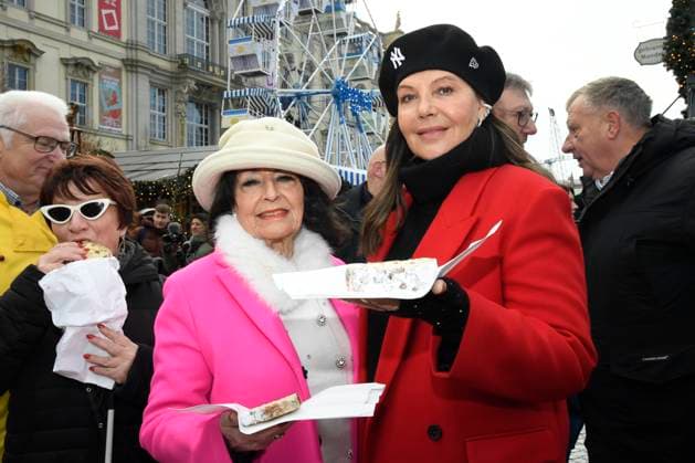 Berlins längster Christstollen: Natascha Ochsenknecht schneidet 30-Meter-Gebäck auf Wintermarkt an