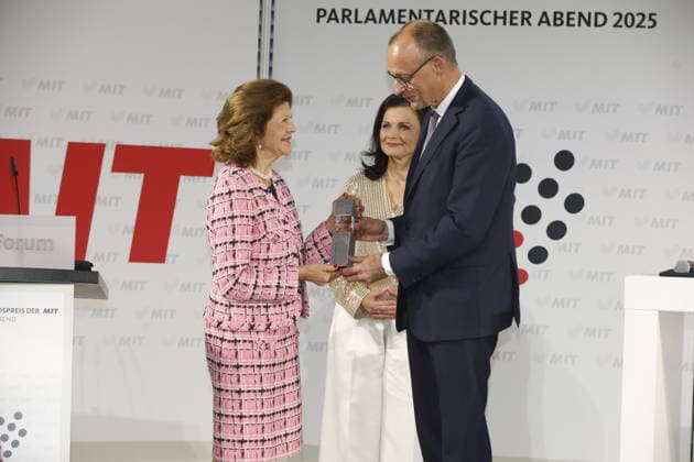 Königin Silvia von Schweden erhält Sonderpreis der Mittelstands- und Wirtschaftsunion in Berlin