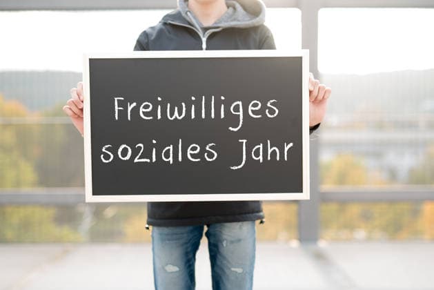 DRK-Chef Hermann Gröhe fordert Verdopplung des Taschengeldes für das Freiwillige Soziale Jahr, Archivbilder