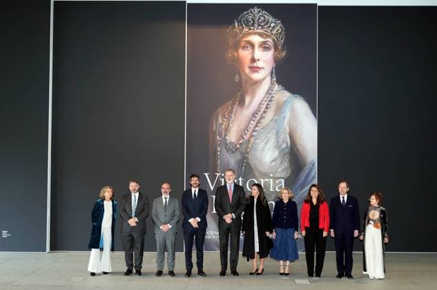 König Felipe und Königin Letizia bei Eröffnung der Ausstellung zu Königin Victoria Eugenie in Madrid