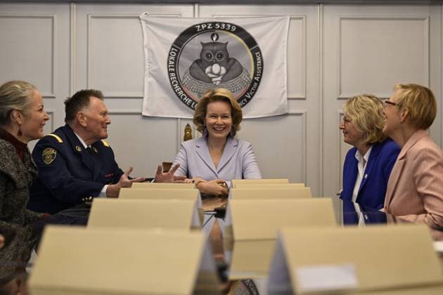 Belgien, Königin Mathilde besucht Notrufeinheit der Polizei in Brüssel