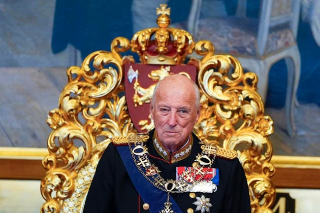 Royals, König Harald V. von Norwegen in Klinik, Archivbilder