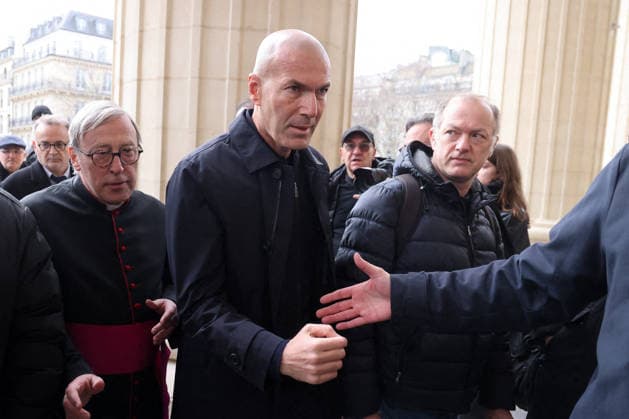 Zinedine Zidane besucht Trauerfeier in Paris