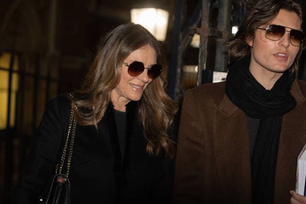 Elizabeth Hurley mit Sohn Damian nach Prozess in London