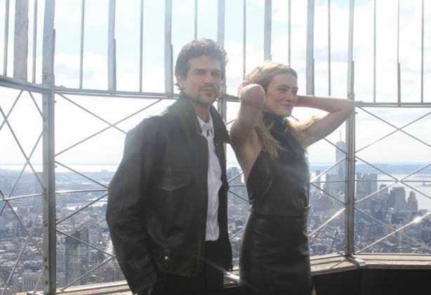 Sarah Pidgeon und Paul Anthony Kelly besuchen Empire State Building in New York
