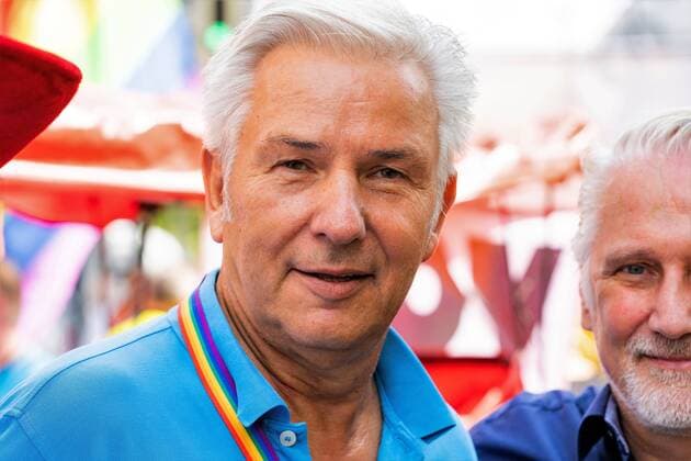 Klaus Wowereit bekennt sich zu seiner Homosexualität, 25. Jahrestag am 10. Juni
