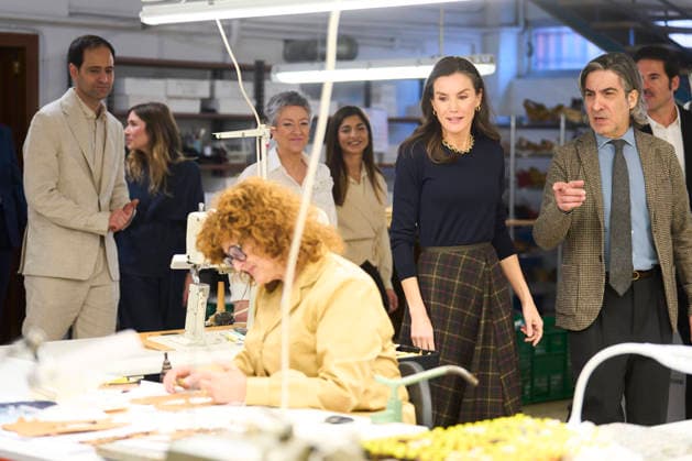 Königin Letizia von Spanien besucht Pedro Garcia Schuhfabrik in Elda