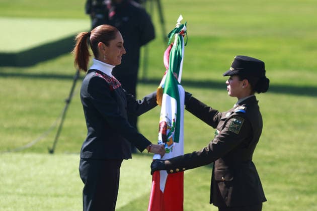 Mexiko, Gedenkzeremonie zum Tag der mexikanischen Flagge in Mexiko-Stadt