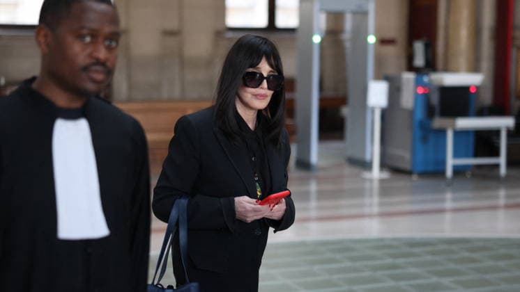 Frankreich, Isabelle Adjani erscheint zu Gerichtstermin in Paris