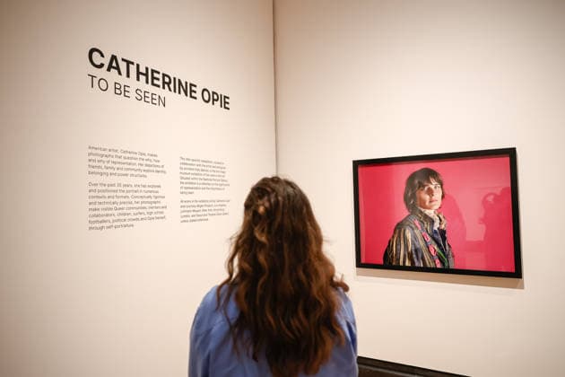 Catherine Opie: To Be Seen Ausstellung in der National Portrait Gallery in London