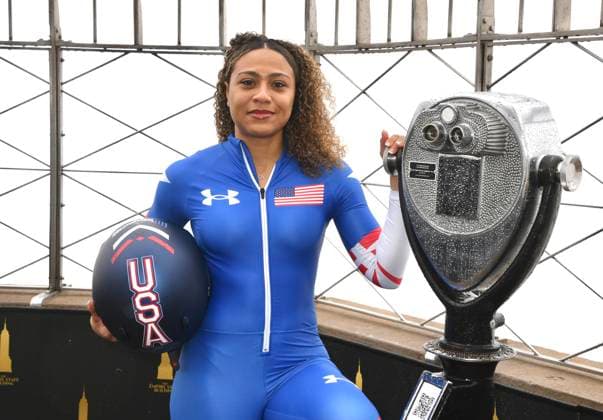 Azaria Hill besucht Empire State Building in New York