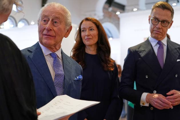 Royals, König Charles und Alexander Stubb bei finnisch-britischer Ausstellung