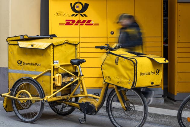 Deutsche Post legt Konzernnamen ab und heißt künftig DHL, Archivbilder