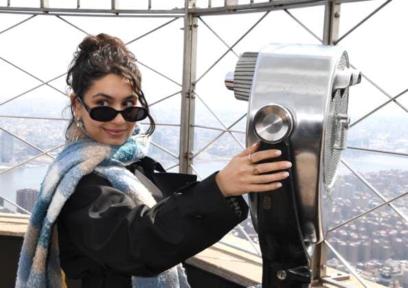 Celebrity, Alessia Cara besucht das Empire State Building in New York