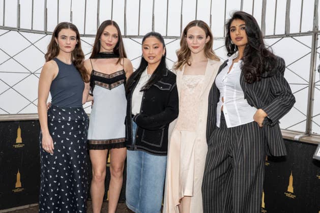 Film, Cast von Pretty Lethal besucht das Empire State Building in New York